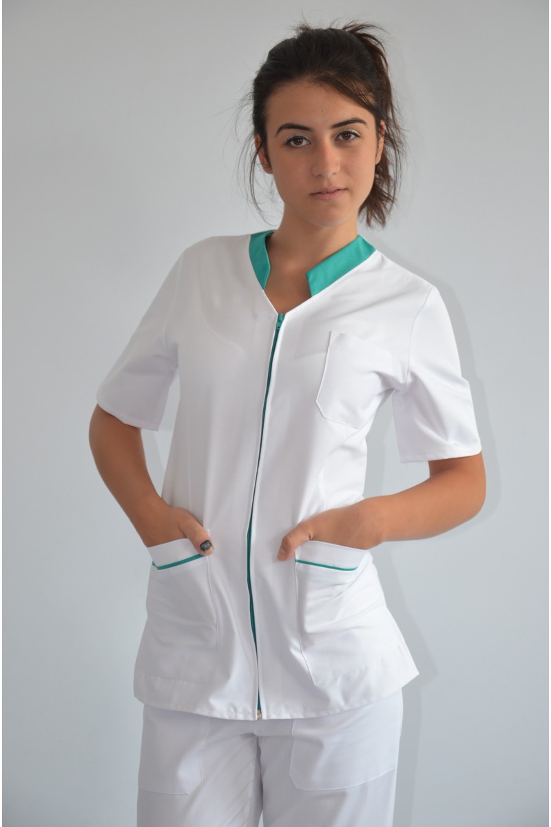 Bluza medicala de dama  cu fermoar si  trei buzunare aplicate  